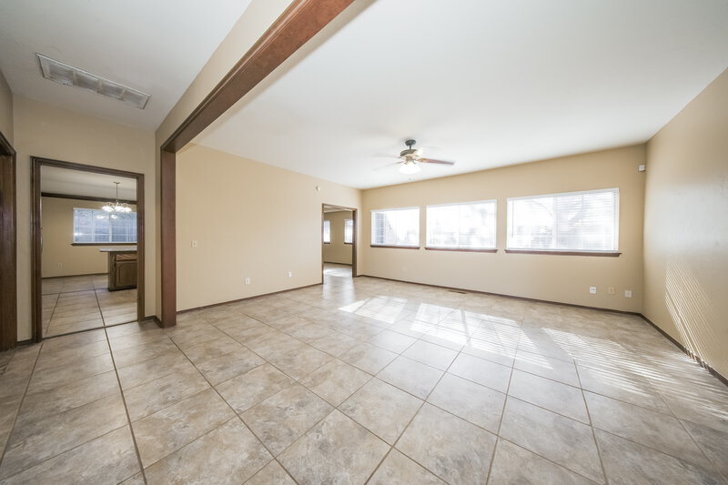 1,800/Mo, 11840 SW 3rd Terrace Yukon, OK 73099 Living Room View