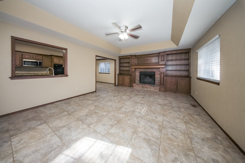 1,800/Mo, 11840 SW 3rd Terrace Yukon, OK 73099 Living Room View 2