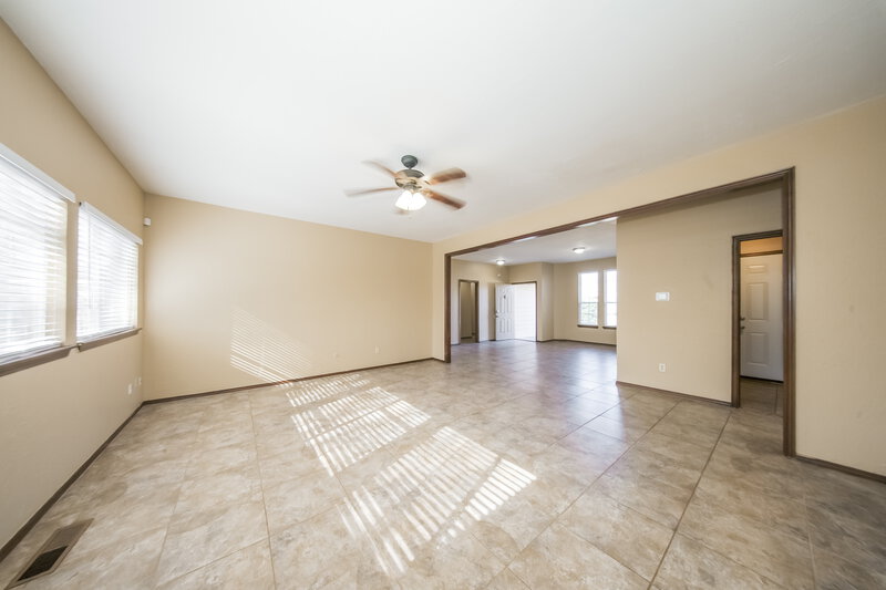 1,800/Mo, 11840 SW 3rd Terrace Yukon, OK 73099 Living Room View 3