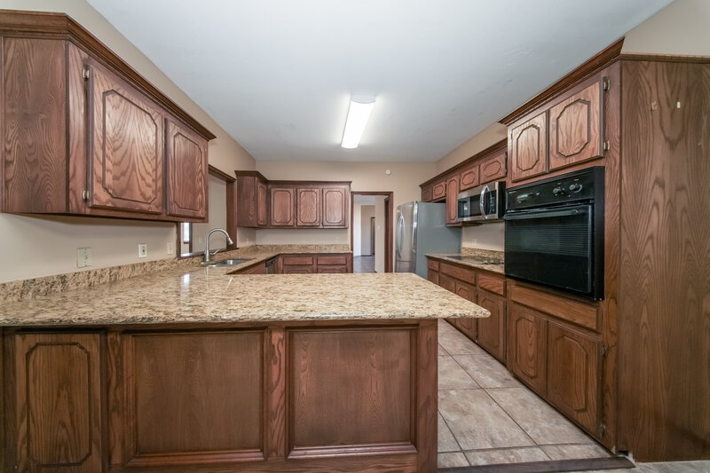 1,800/Mo, 11840 SW 3rd Terrace Yukon, OK 73099 Kitchen View