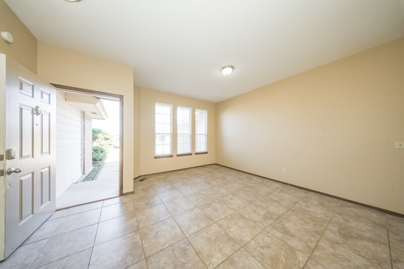 1,800/Mo, 11840 SW 3rd Terrace Yukon, OK 73099 Family Room View