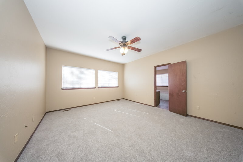 1,800/Mo, 11840 SW 3rd Terrace Yukon, OK 73099 Main Bedroom View