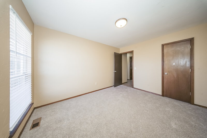 1,800/Mo, 11840 SW 3rd Terrace Yukon, OK 73099 Bedroom View