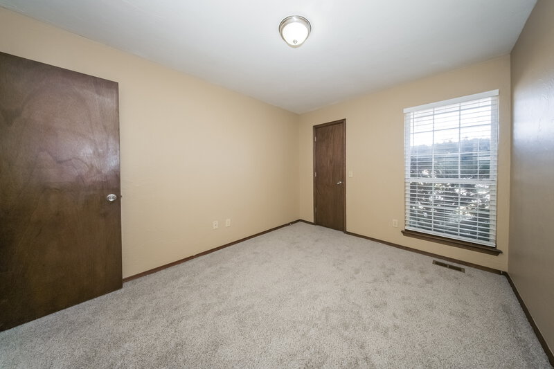 1,800/Mo, 11840 SW 3rd Terrace Yukon, OK 73099 Bedroom View 3