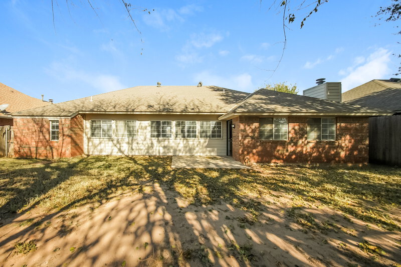 1,800/Mo, 11840 SW 3rd Terrace Yukon, OK 73099 Rear View