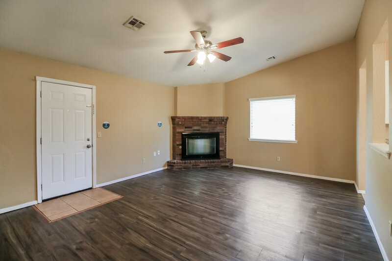1,415/Mo, 12265 SW 12th St Yukon, OK 73099 Living Room View