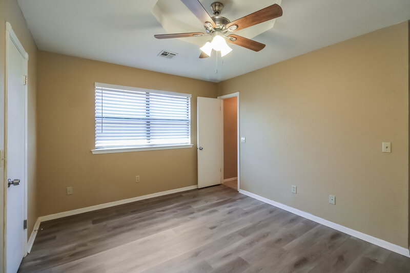 1,415/Mo, 12265 SW 12th St Yukon, OK 73099 Main Bedroom View 2