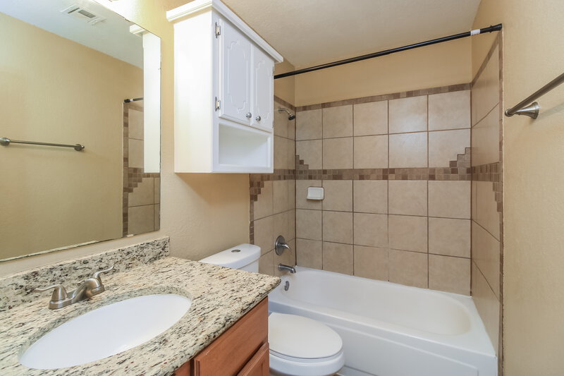 1,415/Mo, 12265 SW 12th St Yukon, OK 73099 Bathroom View