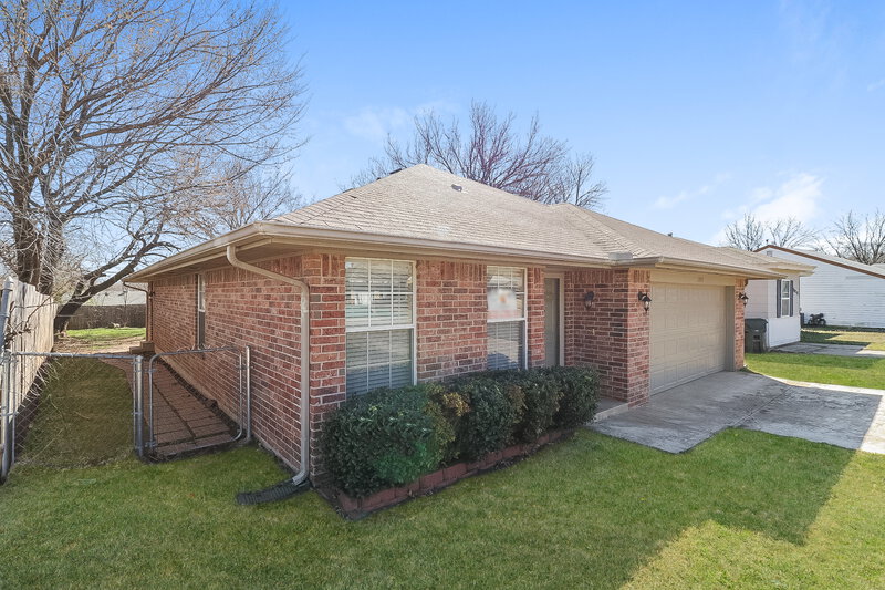 2,180/Mo, 2032 Turner Dr Oklahoma City, OK 73110 Front View