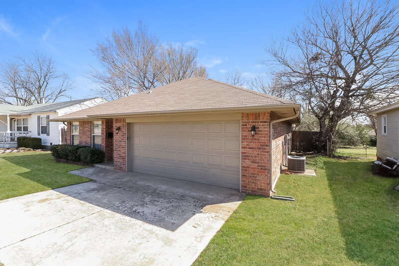 2,180/Mo, 2032 Turner Dr Oklahoma City, OK 73110 Front View 2
