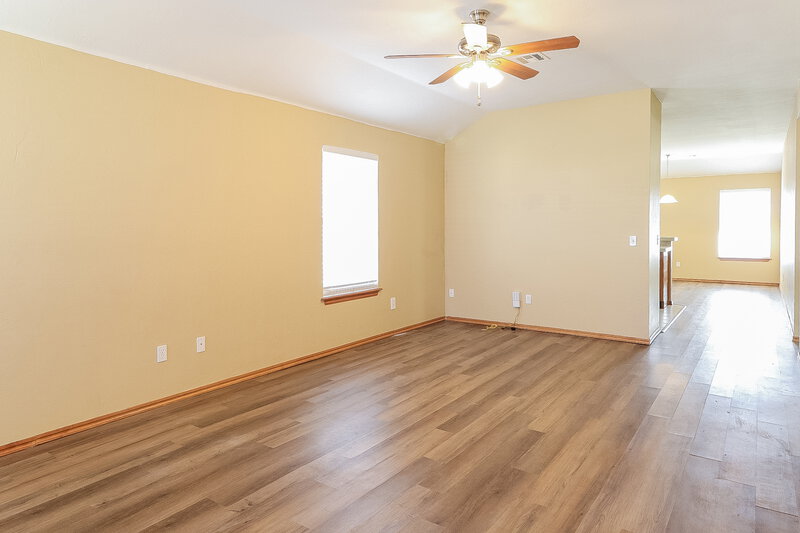2,180/Mo, 2032 Turner Dr Oklahoma City, OK 73110 Living Room View
