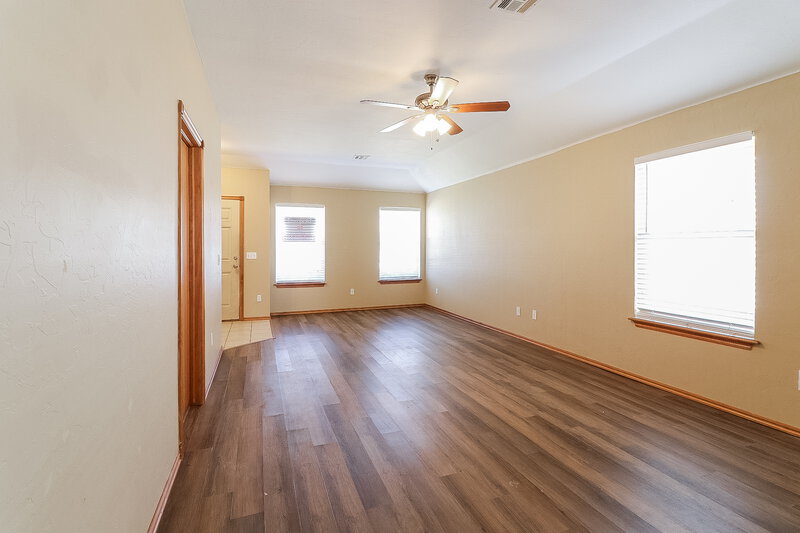 2,180/Mo, 2032 Turner Dr Oklahoma City, OK 73110 Living Room View 4