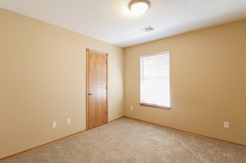 2,180/Mo, 2032 Turner Dr Oklahoma City, OK 73110 Bedroom View 4