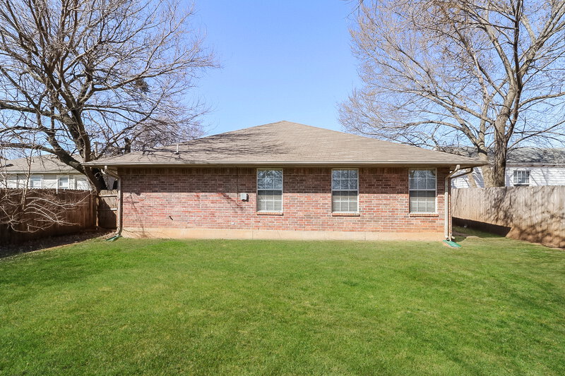 2,180/Mo, 2032 Turner Dr Oklahoma City, OK 73110 Rear View