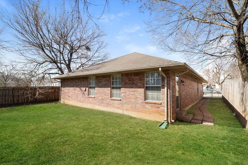 2,180/Mo, 2032 Turner Dr Oklahoma City, OK 73110 Rear View 2