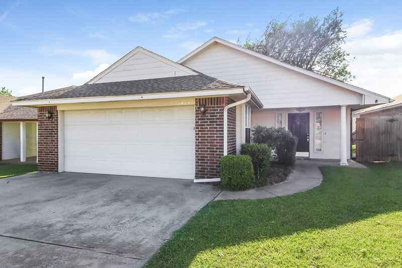 1,395/Mo, 2429 Cherry Ln Midwest City, OK 73130 Front View