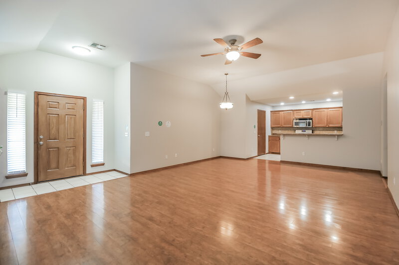 1,395/Mo, 2429 Cherry Ln Midwest City, OK 73130 Living Room View
