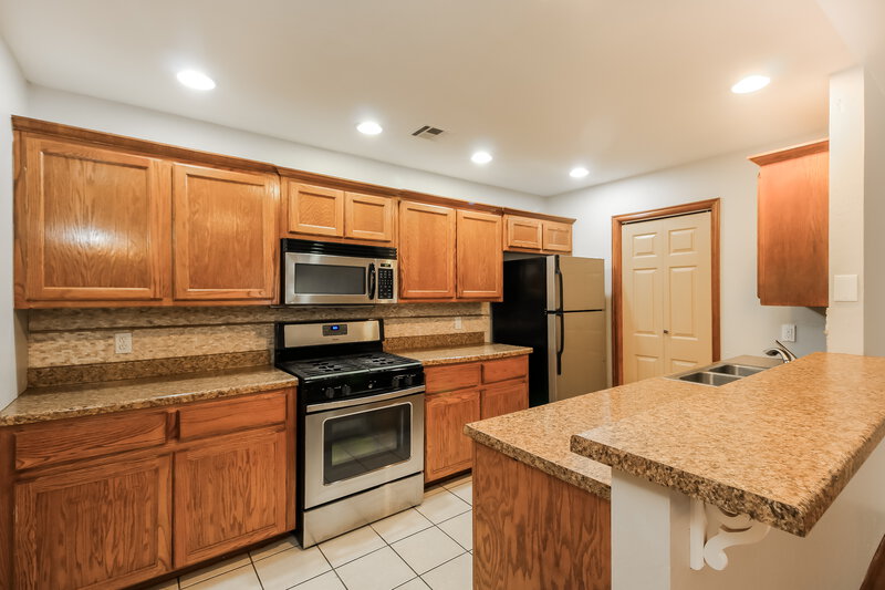 1,395/Mo, 2429 Cherry Ln Midwest City, OK 73130 Kitchen View 2
