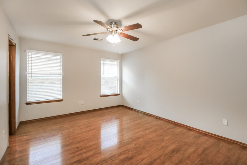 1,395/Mo, 2429 Cherry Ln Midwest City, OK 73130 Main Bedroom View 2