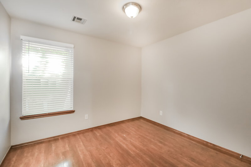 1,395/Mo, 2429 Cherry Ln Midwest City, OK 73130 Bedroom View