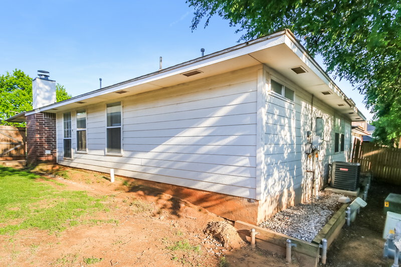 1,395/Mo, 2429 Cherry Ln Midwest City, OK 73130 Rear View