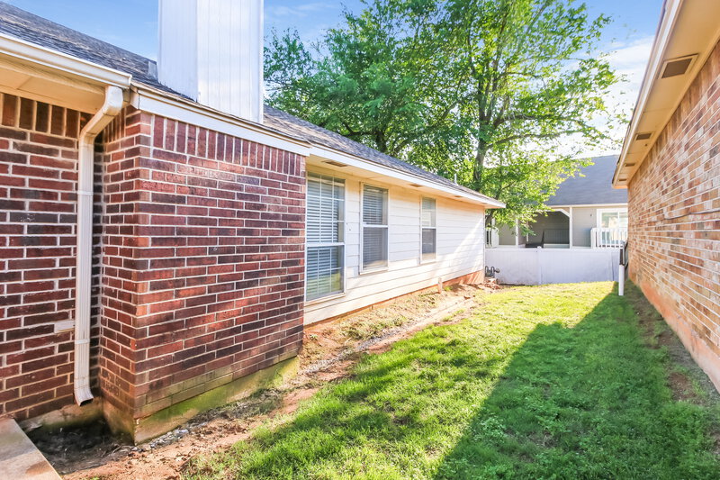 1,395/Mo, 2429 Cherry Ln Midwest City, OK 73130 Rear View 2
