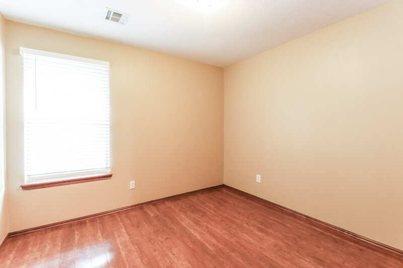 1,395/Mo, 2429 Cherry Ln Midwest City, OK 73130 Bedroom View 3