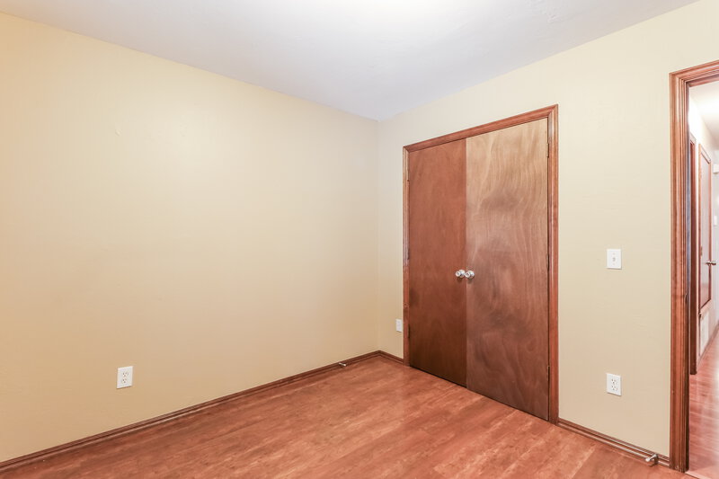 1,395/Mo, 2429 Cherry Ln Midwest City, OK 73130 Bedroom View 4