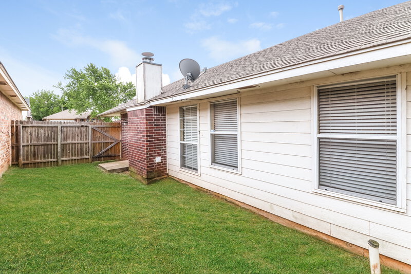 1,395/Mo, 2429 Cherry Ln Midwest City, OK 73130 Rear View 3