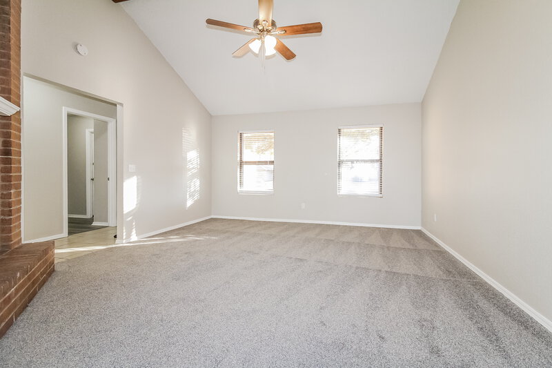 1,200/Mo, 10321 Koch Dr Oklahoma City, OK 73130 Living Room View