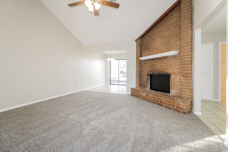 1,200/Mo, 10321 Koch Dr Oklahoma City, OK 73130 Living Room View 2