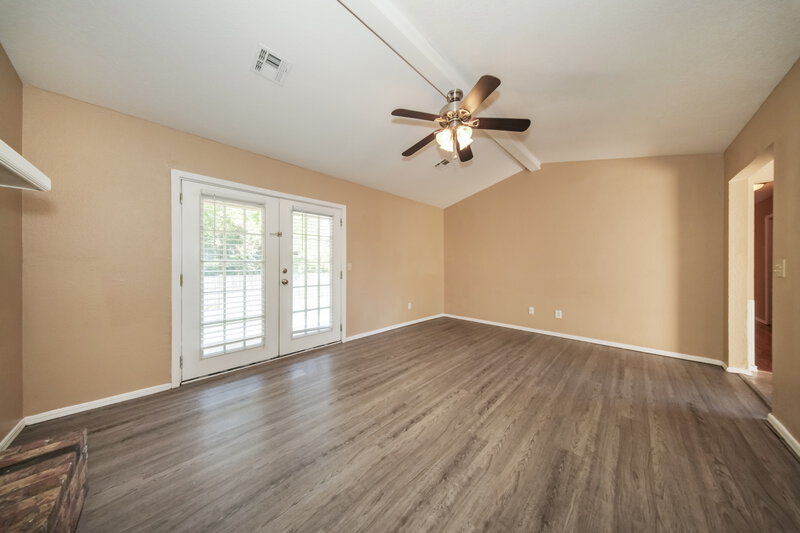 1,425/Mo, 9705 Oaktree Terrace Midwest City, OK 73130 Living Room View 3
