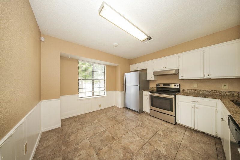 1,425/Mo, 9705 Oaktree Terrace Midwest City, OK 73130 Kitchen View