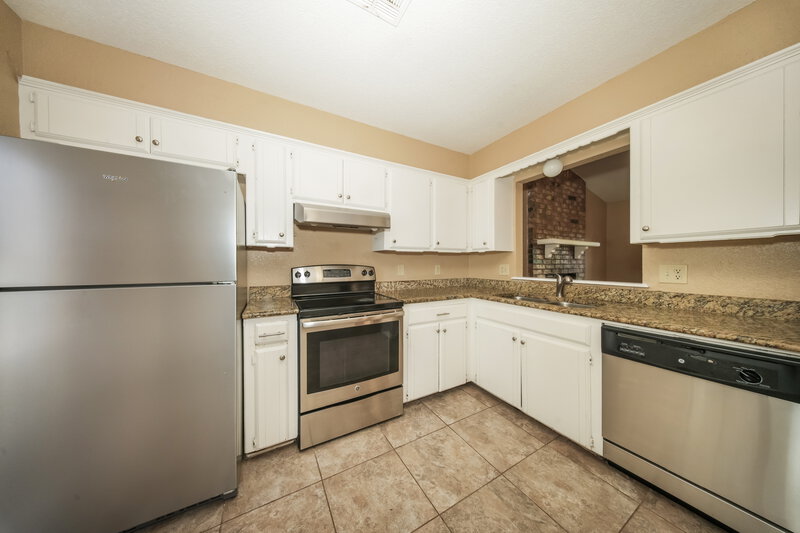 1,425/Mo, 9705 Oaktree Terrace Midwest City, OK 73130 Kitchen View 2