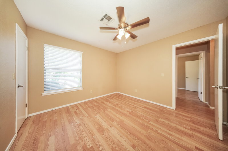 1,425/Mo, 9705 Oaktree Terrace Midwest City, OK 73130 Main Bedroom View