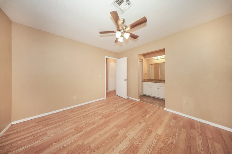 1,425/Mo, 9705 Oaktree Terrace Midwest City, OK 73130 Main Bedroom View 2
