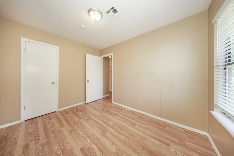 1,425/Mo, 9705 Oaktree Terrace Midwest City, OK 73130 Bedroom View