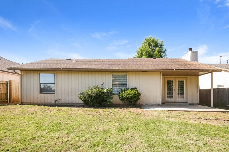 1,425/Mo, 9705 Oaktree Terrace Midwest City, OK 73130 Rear View