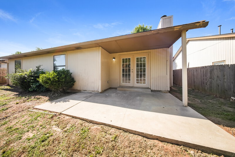 1,425/Mo, 9705 Oaktree Terrace Midwest City, OK 73130 Rear View 2