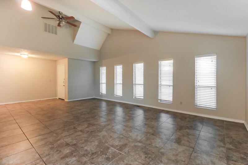 1,585/Mo, 8916 Northridge Terrace Oklahoma City, OK 73132 Living Room View