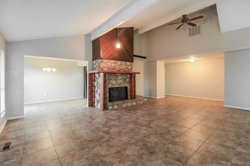 1,585/Mo, 8916 Northridge Terrace Oklahoma City, OK 73132 Living Room View 2