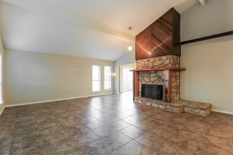1,585/Mo, 8916 Northridge Terrace Oklahoma City, OK 73132 Living Room View 3