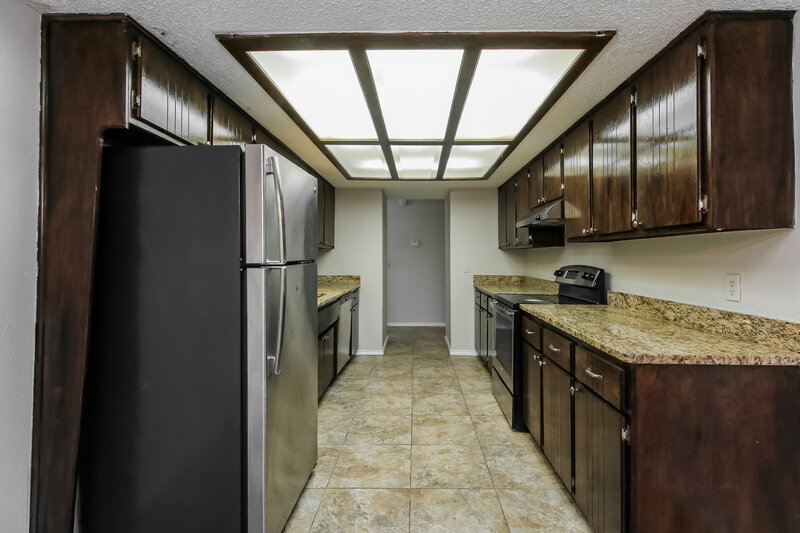 1,585/Mo, 8916 Northridge Terrace Oklahoma City, OK 73132 Kitchen View 2
