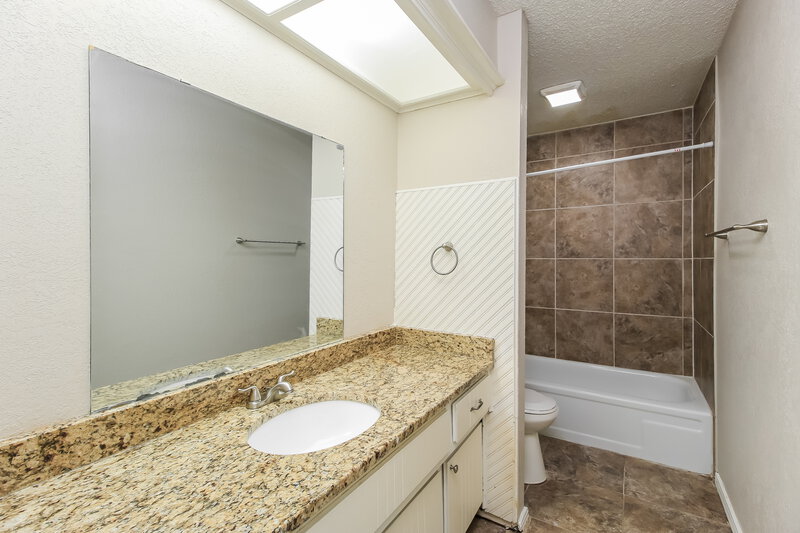 1,585/Mo, 8916 Northridge Terrace Oklahoma City, OK 73132 Bathroom View