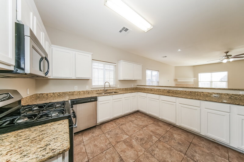 1,510/Mo, 7000 Old Glory Ln Oklahoma City, OK 73135 Kitchen View