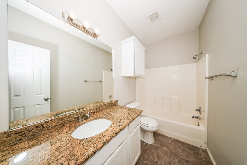 1,510/Mo, 7000 Old Glory Ln Oklahoma City, OK 73135 Main Bathroom View