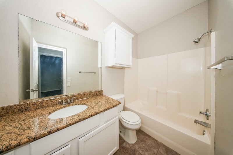 1,510/Mo, 7000 Old Glory Ln Oklahoma City, OK 73135 Bathroom View