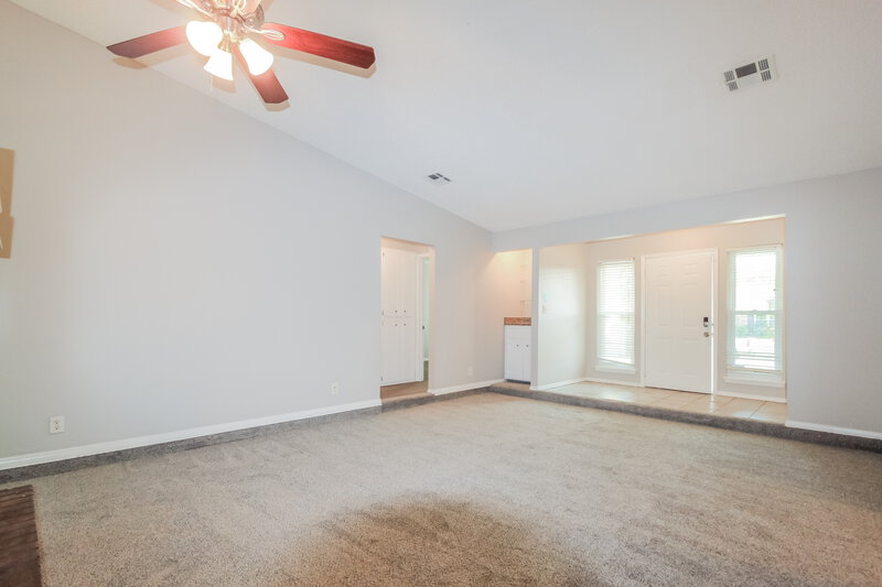 1,445/Mo, 5416 Embers Dr Oklahoma City, OK 73135 Living Room View 3