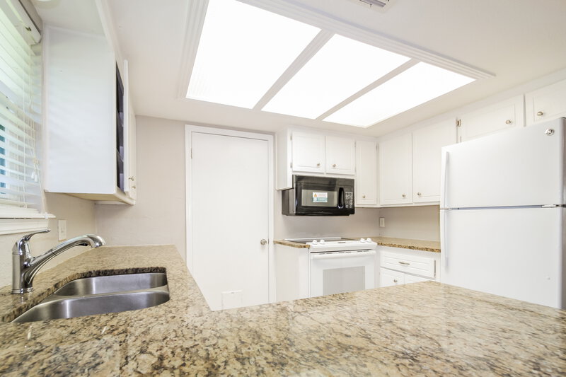 1,445/Mo, 5416 Embers Dr Oklahoma City, OK 73135 Kitchen View