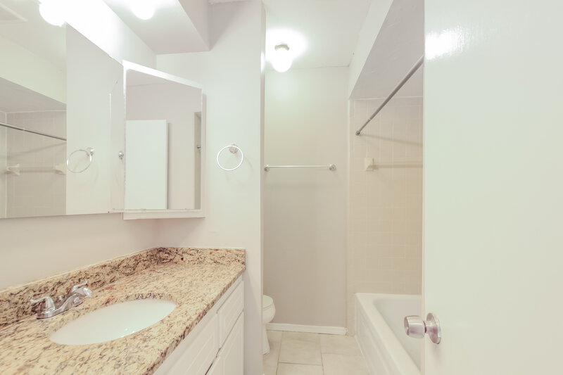 1,445/Mo, 5416 Embers Dr Oklahoma City, OK 73135 Bathroom View